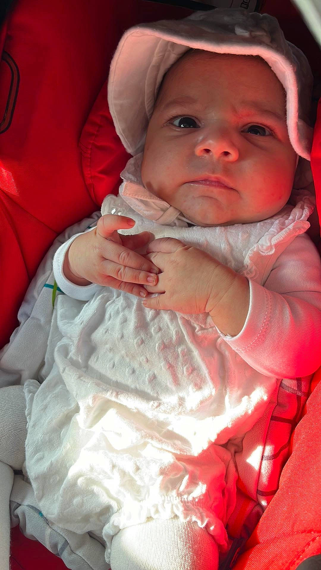 Mélani participe au concours pour gagner de l'argent avec cette photo : baby, baby_toddler_clothing, cheek, chin, comfort, eye, eyebrow, eyelash, finger, gesture, happy, headwear, iris, lip, mouth, nose, person, pink, skin, sleeve