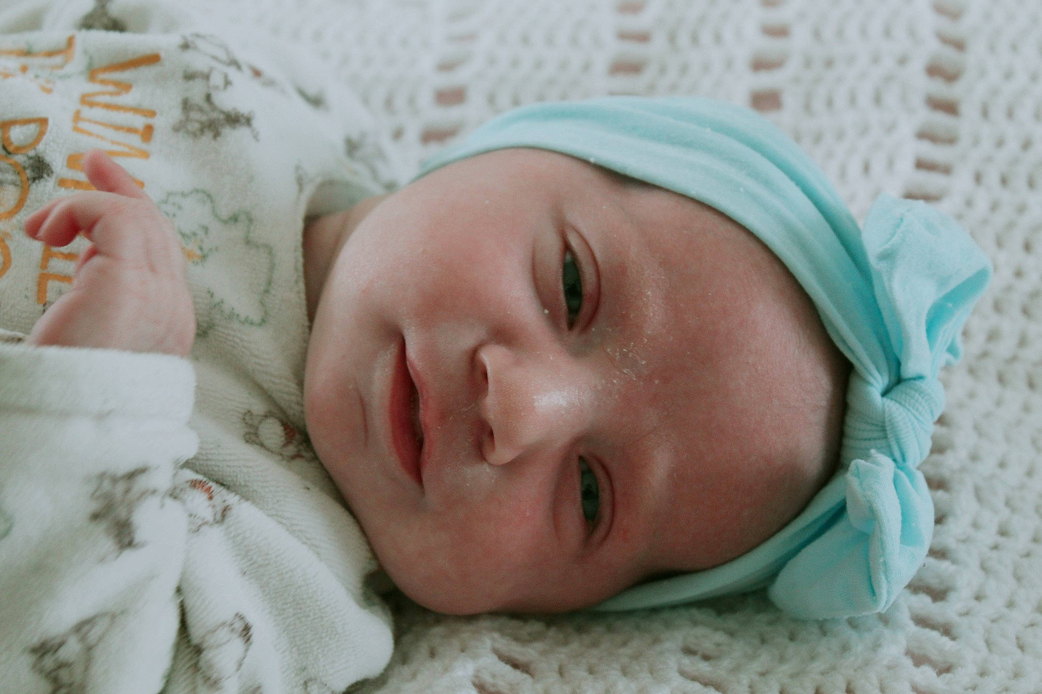 Romy a rejoint le concours — aidez-le/la à gagner de superbes lots ! baby, baby_sleeping, bedtime, cap, cheek, child, comfort, eyebrow, eyelash, fashion_accessory, grass, happy, headwear, linens, nap, nose, person, portrait_photography, room, skin