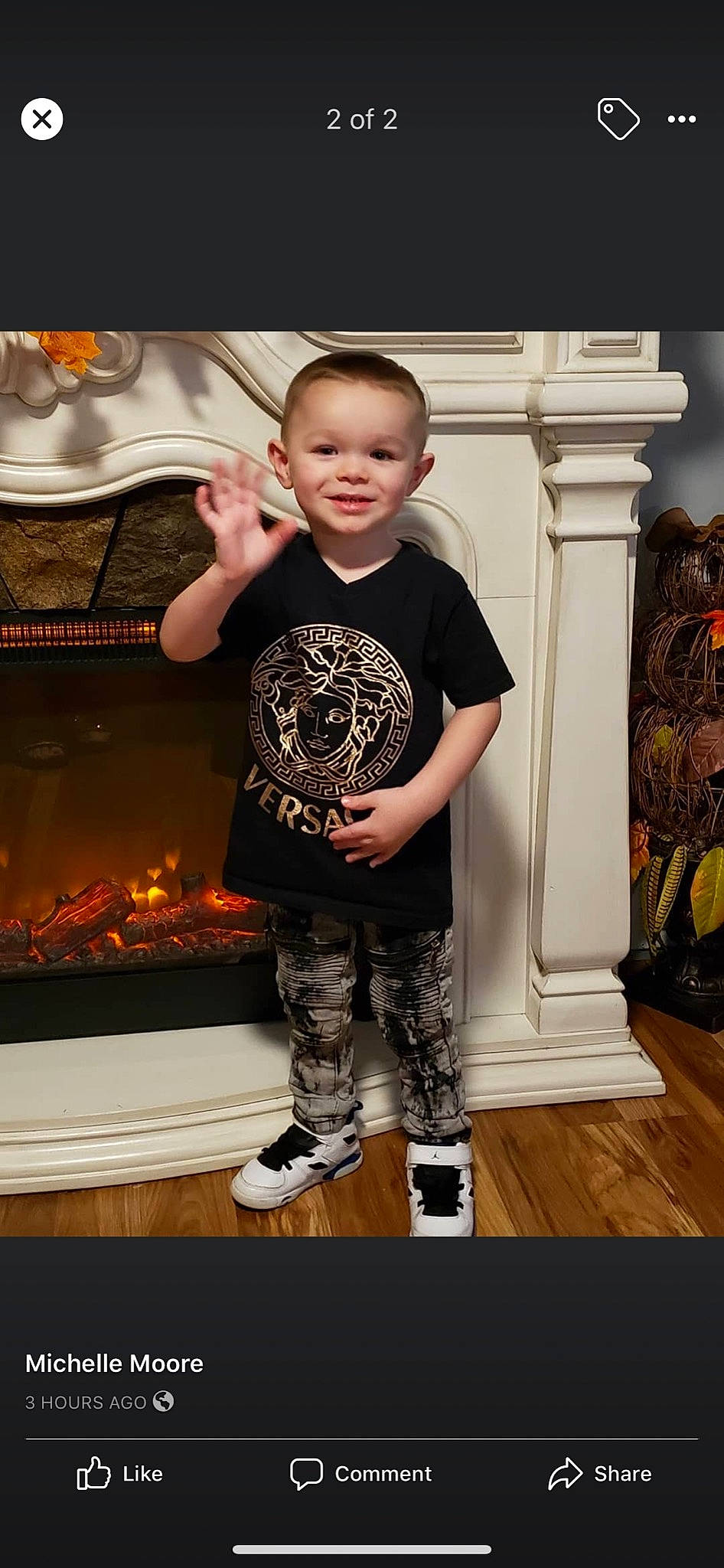 Kenny is registered to the contest to win money with this photo: arm, child, child_model, footwear, joy, person, shoe, sleeve, sportswear, t_shirt, toddler