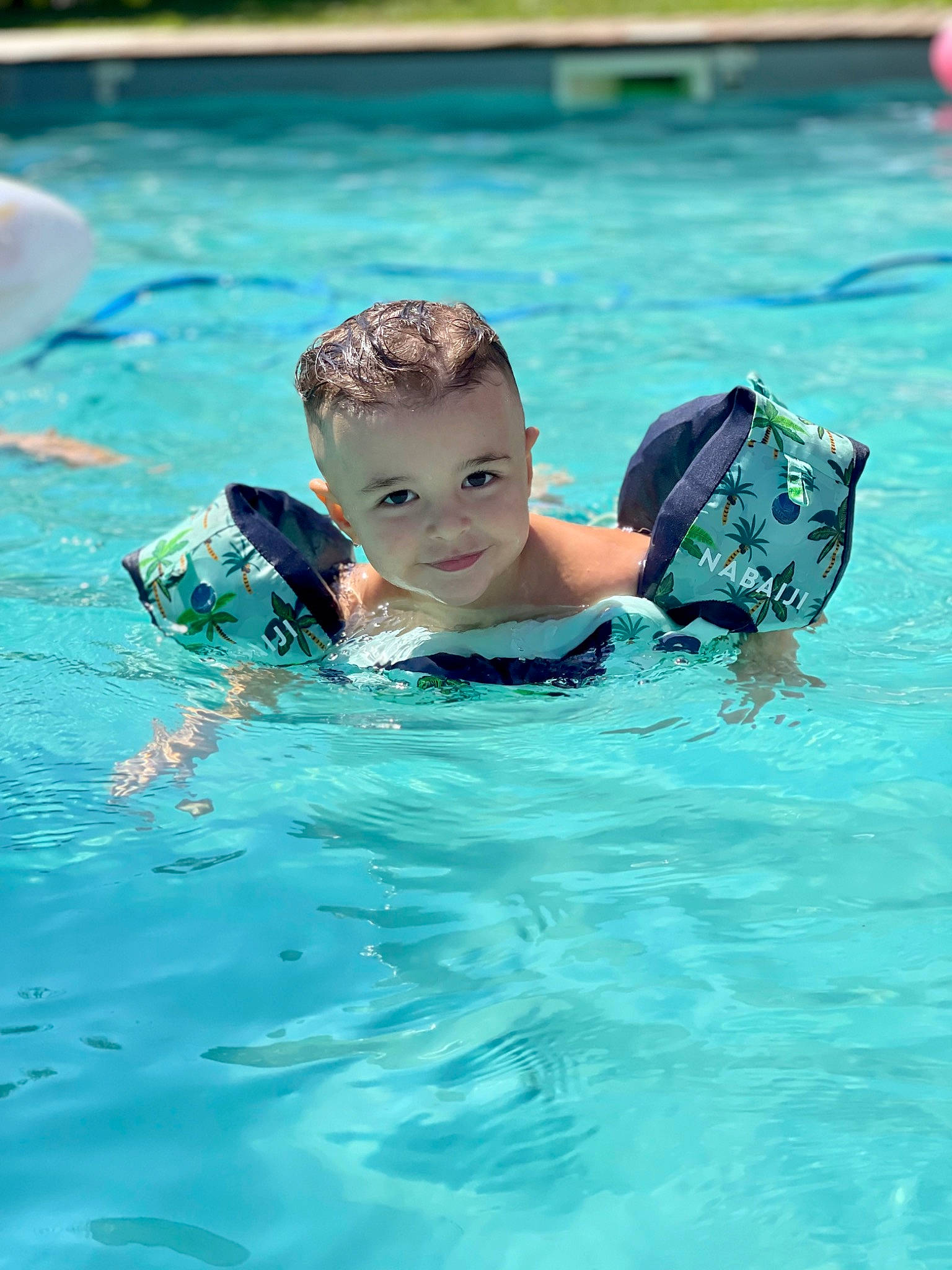 Diago participe au concours pour gagner de l'argent avec cette photo : aqua, azure, child, fluid, fun, happy, individual_sports, joy, leisure, leisure_centre, liquid, person, personal_protective_equipment, play, recreation, sports, swimming_pool, toddler, water