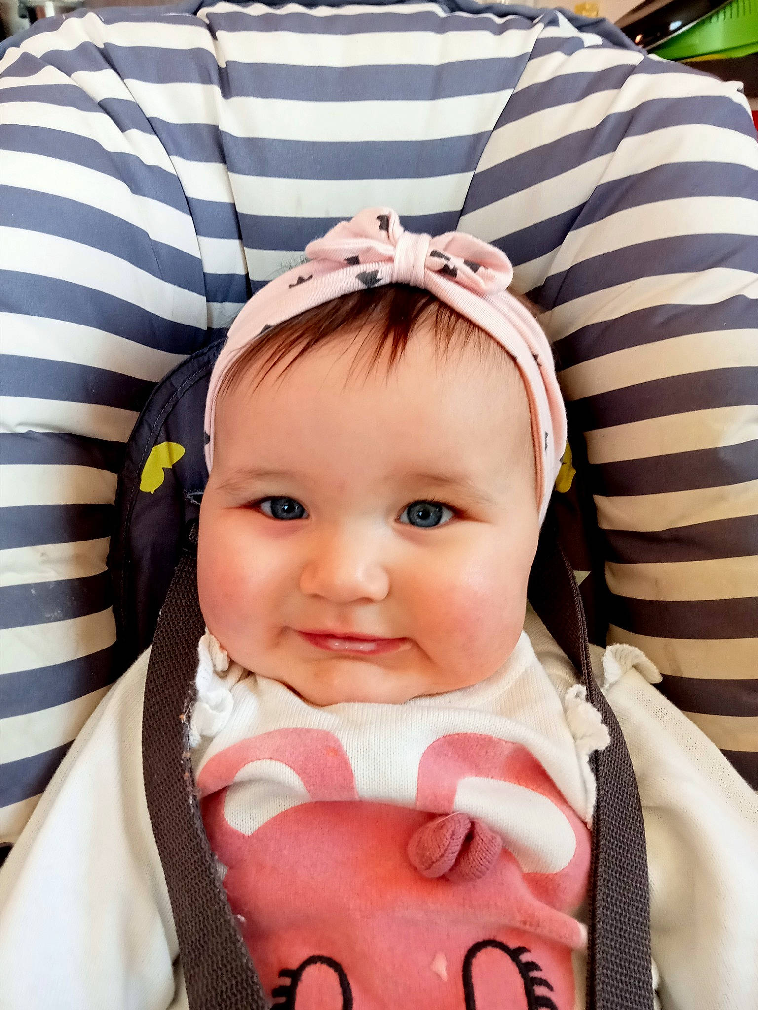 Anais a rejoint le concours — aidez-le/la à gagner de superbes lots ! baby, baby_carriage, baby_products, baby_toddler_clothing, cheek, child, cool, ear, eye, eyelash, eyewear, happy, joy, lip, people, person, pink, product, skin, sleeve