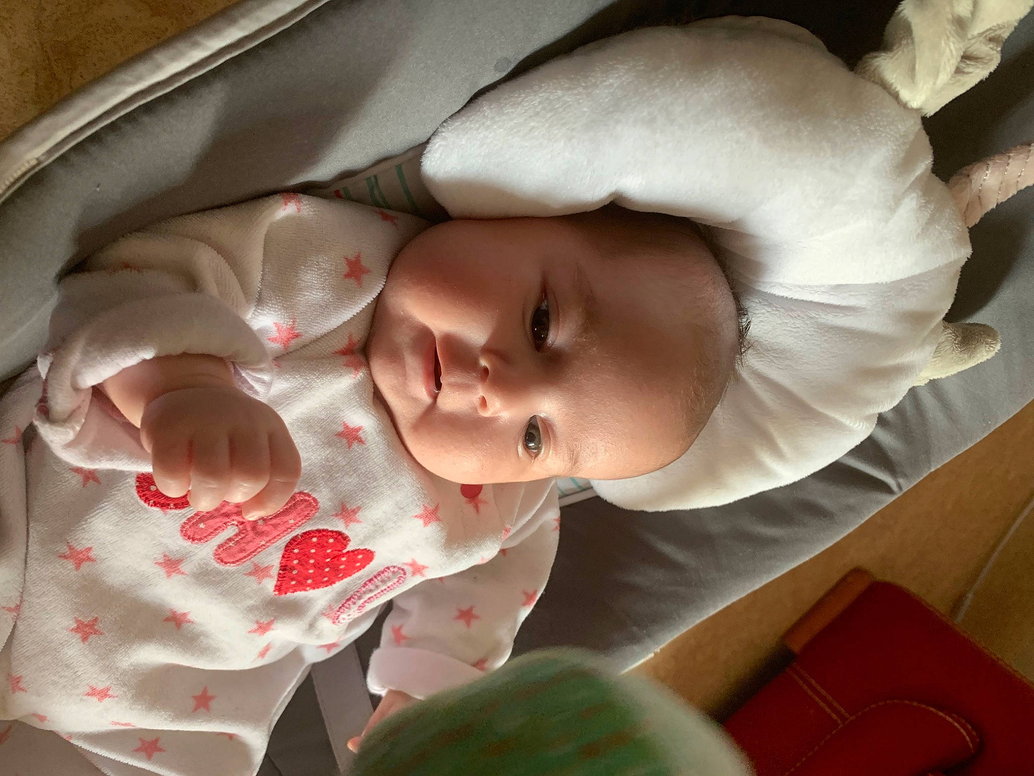 Giollia a rejoint le concours — aidez-le/la à gagner de superbes lots ! arm, baby, baby_safety, baby_toddler_clothing, cheek, chin, comfort, eye, face, hand, head, headgear, iris, lip, mouth, nose, person, skin, sleeve, smile