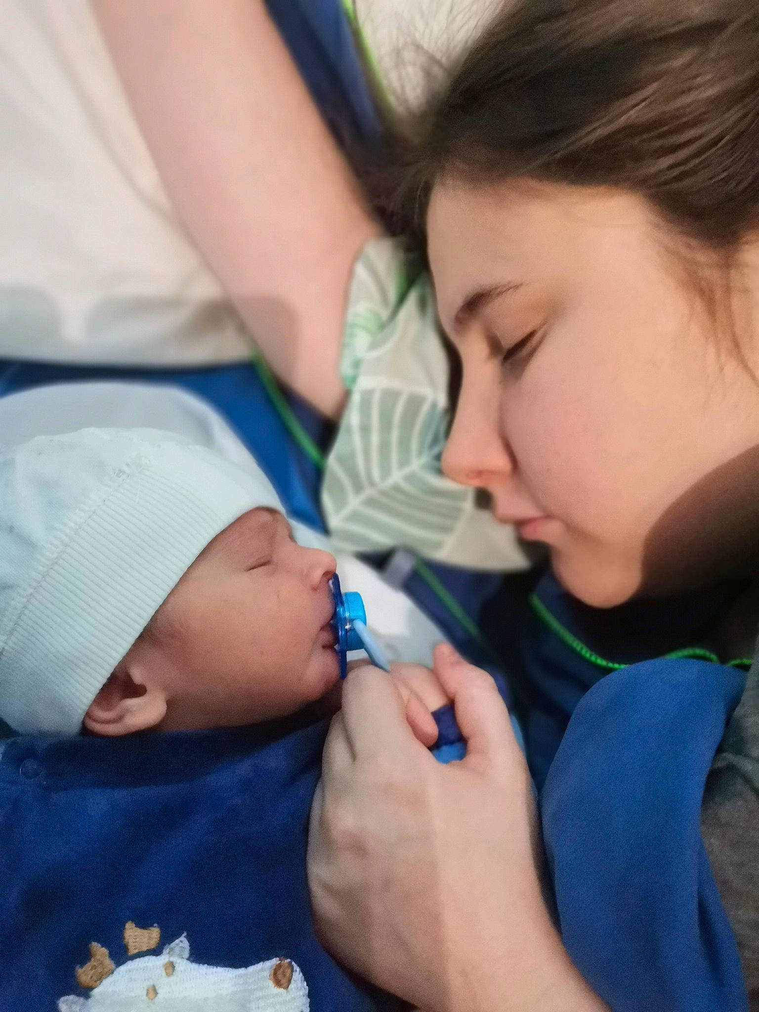 Giuseppe a rejoint le concours — aidez-le/la à gagner de superbes lots ! baby, cheek, child, comfort, ear, eye, eyelash, finger, gesture, hand, happy, hat, headwear, human_body, lip, mouth, nail, nose, person, skin