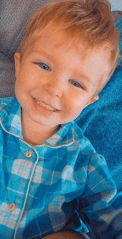 Thyago a rejoint le concours — aidez-le/la à gagner de superbes lots ! blue, cheek, chin, eye, eyebrow, eyelash, face, forehead, happy, head, iris, jaw, joy, lip, mouth, neck, nose, person, skin, sleeve