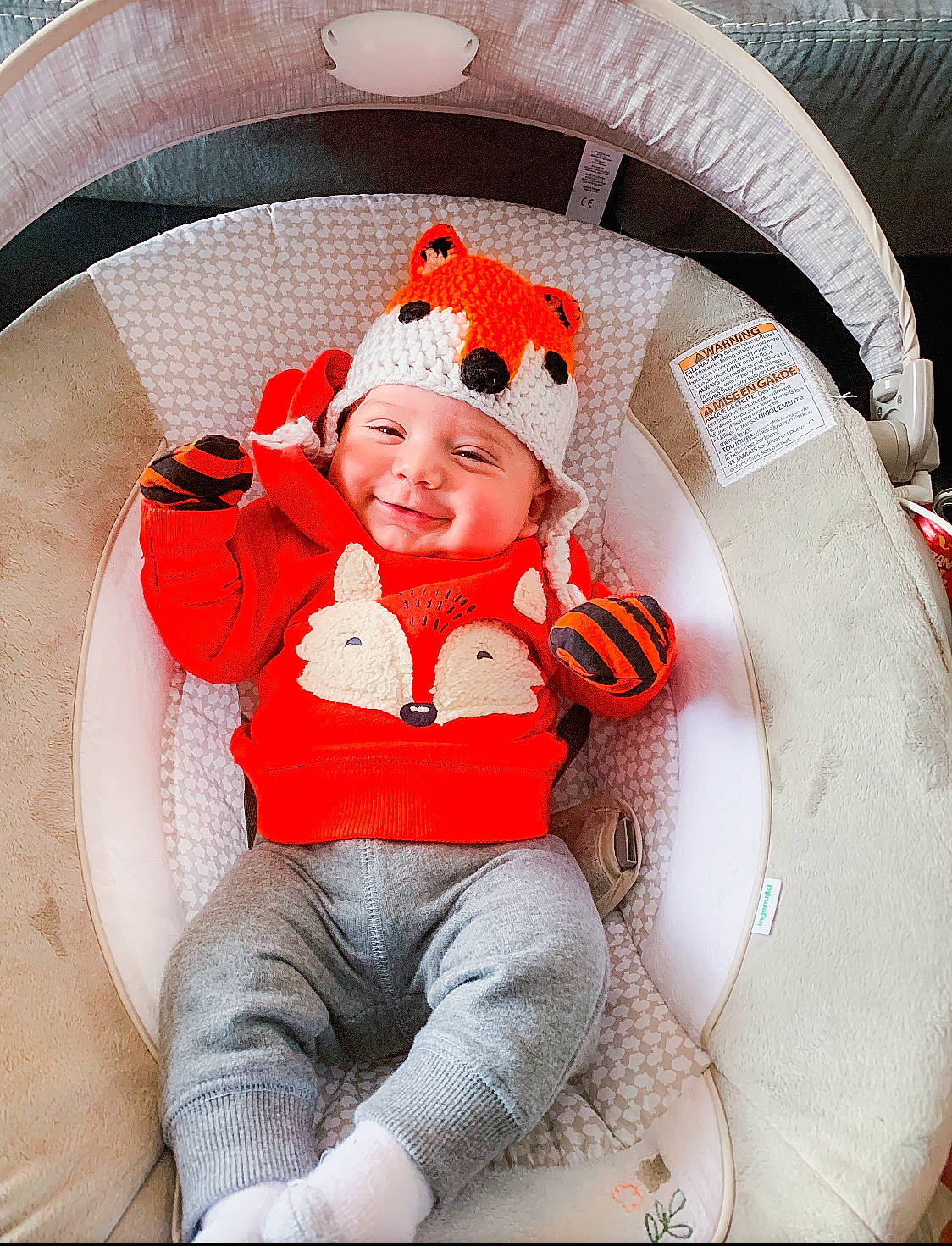 Octavio is registered to the contest to win money with this photo: baby, baby_toddler_clothing, cap, carmine, chair, child, circle, clothing, comfort, fun, happy, hat, headwear, leg, person, personal_protective_equipment, recreation, sitting, sleeve, smile