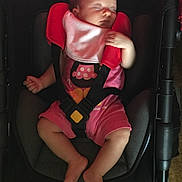 Sarah a rejoint le concours — aidez-le/la à gagner de superbes lots ! baby, child, fun, lap, leg, magenta, pink, red, sitting, thigh, toddler