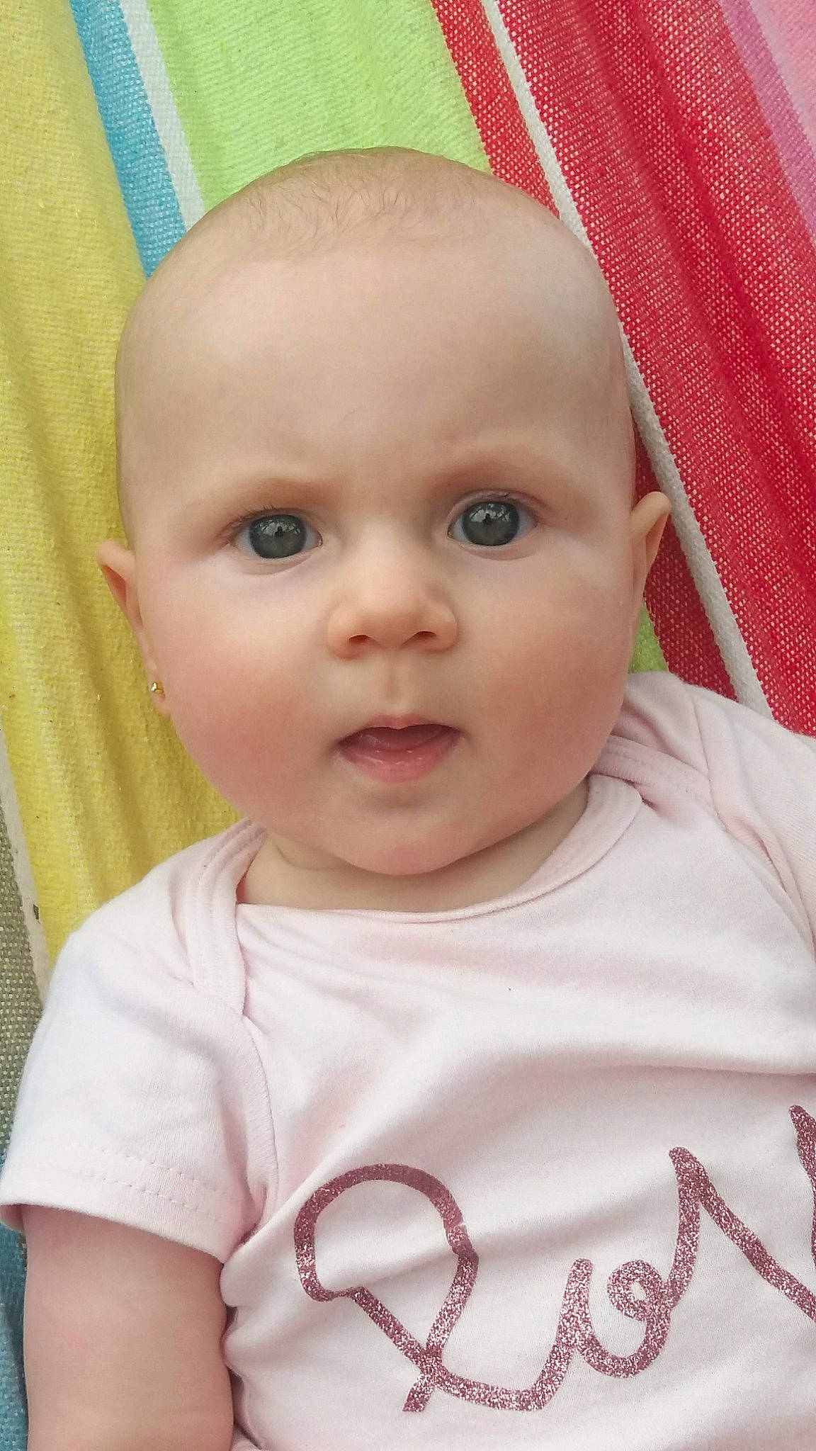 Thalia a rejoint le concours — aidez-le/la à gagner de superbes lots ! baby, baby_toddler_clothing, cap, cheek, child, close_up, eye, eyebrow, eyelash, happy, iris, lip, nose, person, pink, product, skin, sleeve, t_shirt, toddler