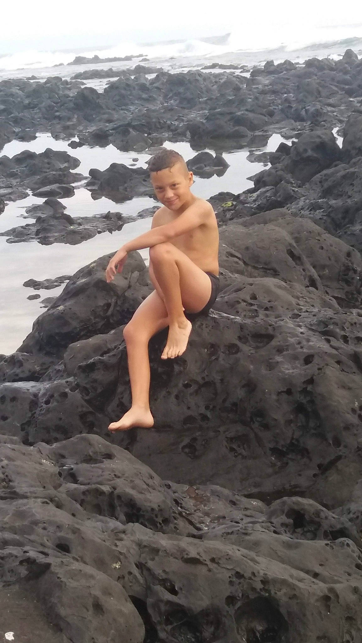 Lorenzo participe au concours pour gagner de l'argent avec cette photo : barechested, barefoot, beach, coastal_and_oceanic_landforms, flash_photography, fun, happy, human_leg, joy, long_hair, people_in_nature, person, shore, shorts, swimwear, terrain, thigh, trunk, water, wave