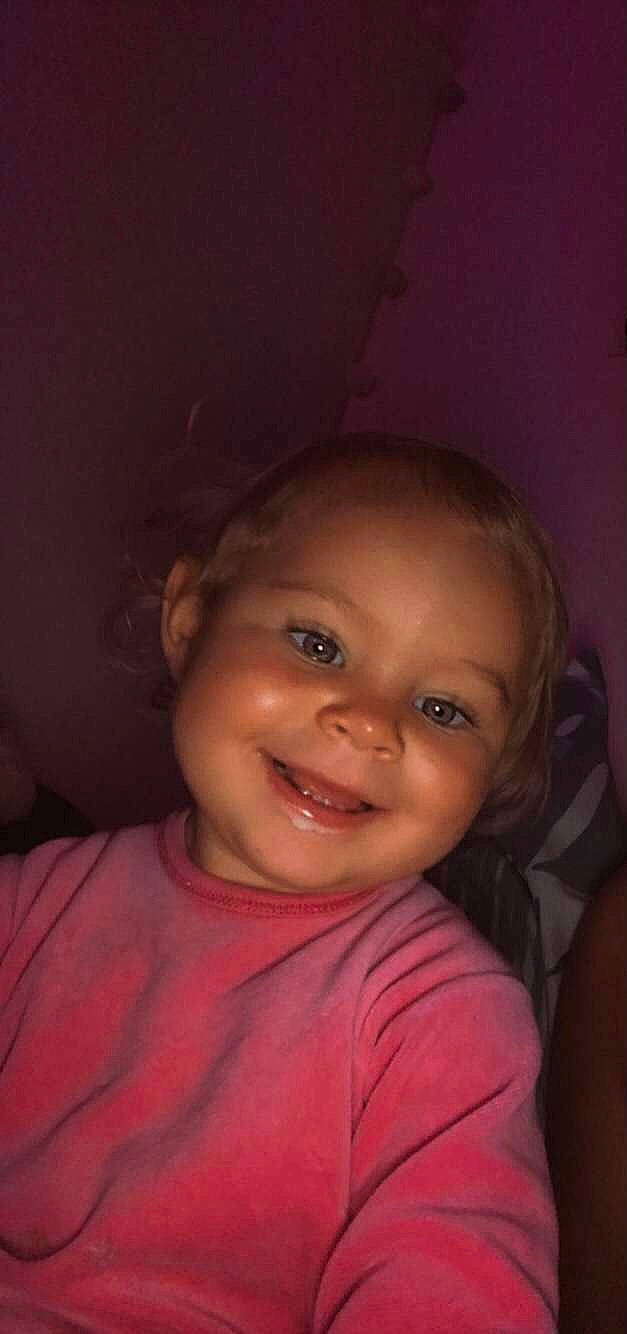 Lya a rejoint le concours — aidez-le/la à gagner de superbes lots ! cheek, chin, ear, eye, eyebrow, flash_photography, forehead, happy, human_body, iris, jaw, joy, lip, mouth, neck, nose, person, pink, skin, smile