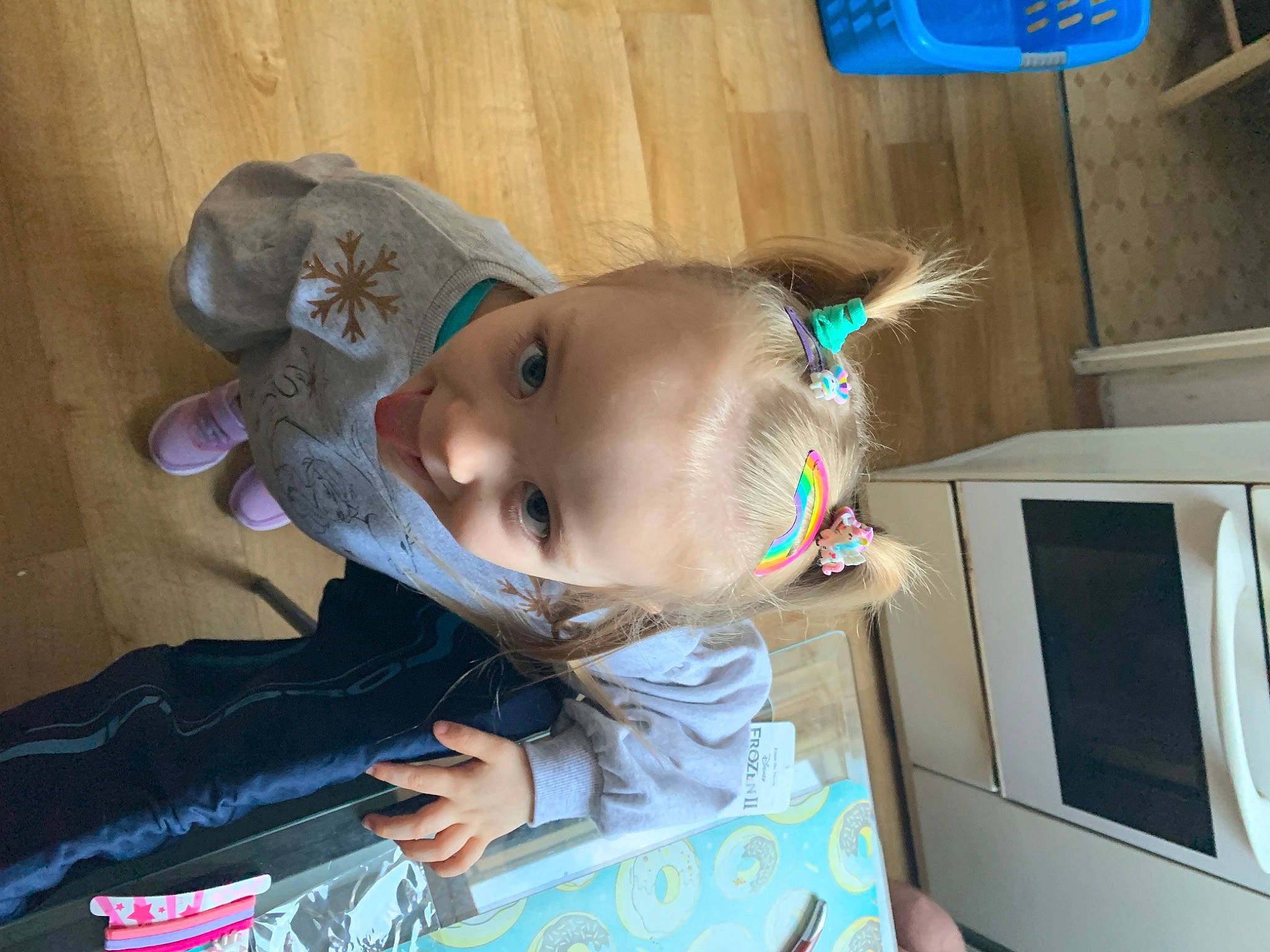 Marie Noella participe au concours pour gagner de l'argent avec cette photo : baby, baby_toddler_clothing, blue, child, ear, fun, hat, machine, person, room, television, television_set, toddler