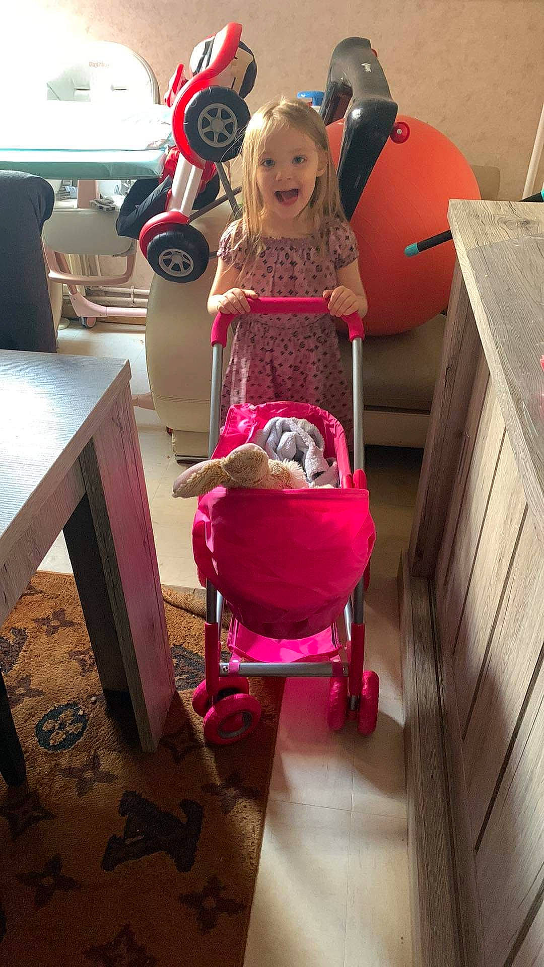 Marie Noella participe au concours pour gagner de l'argent avec cette photo : automotive_design, baby_products, carmine, chair, child, doll, dress, fashion_design, flooring, fun, furniture, leisure, magenta, person, pink, product, room, stuffed_toy, textile, toy