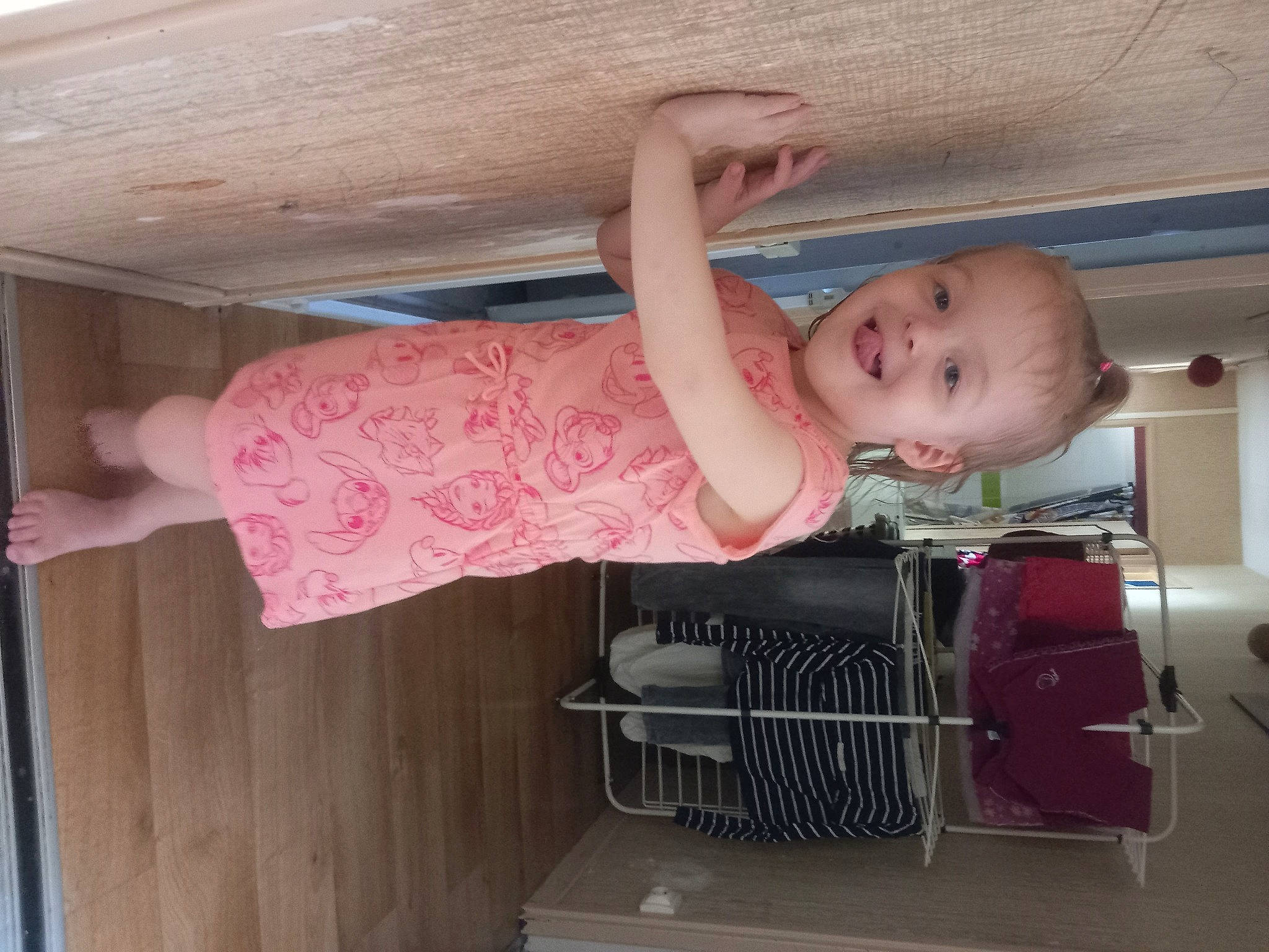 Nohlana a rejoint le concours — aidez-le/la à gagner de superbes lots ! baby, baby_products, baby_safety, baby_toddler_clothing, bed, child, comfort, cradle, fun, hardwood, infant_bed, joy, magenta, pattern, person, pink, product, room, skin, toddler