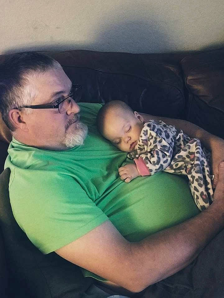 Liliana is registered to the contest to win money with this photo: abdomen, arm, child, ear, father, finger, fun, mother, mouth, nap, person, product, sleep, toddler, trunk