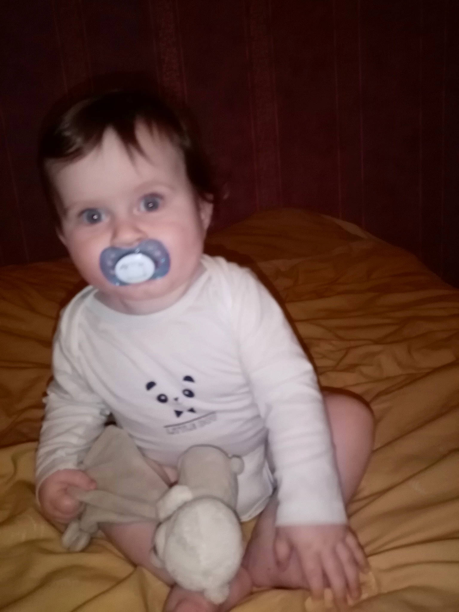 Maël a rejoint le concours — aidez-le/la à gagner de superbes lots ! arm, baby, baby_toddler_clothing, cheek, comfort, eye, finger, floor, flooring, hairstyle, head, human_body, iris, mouth, nose, person, skin, sleeve, standing, toddler