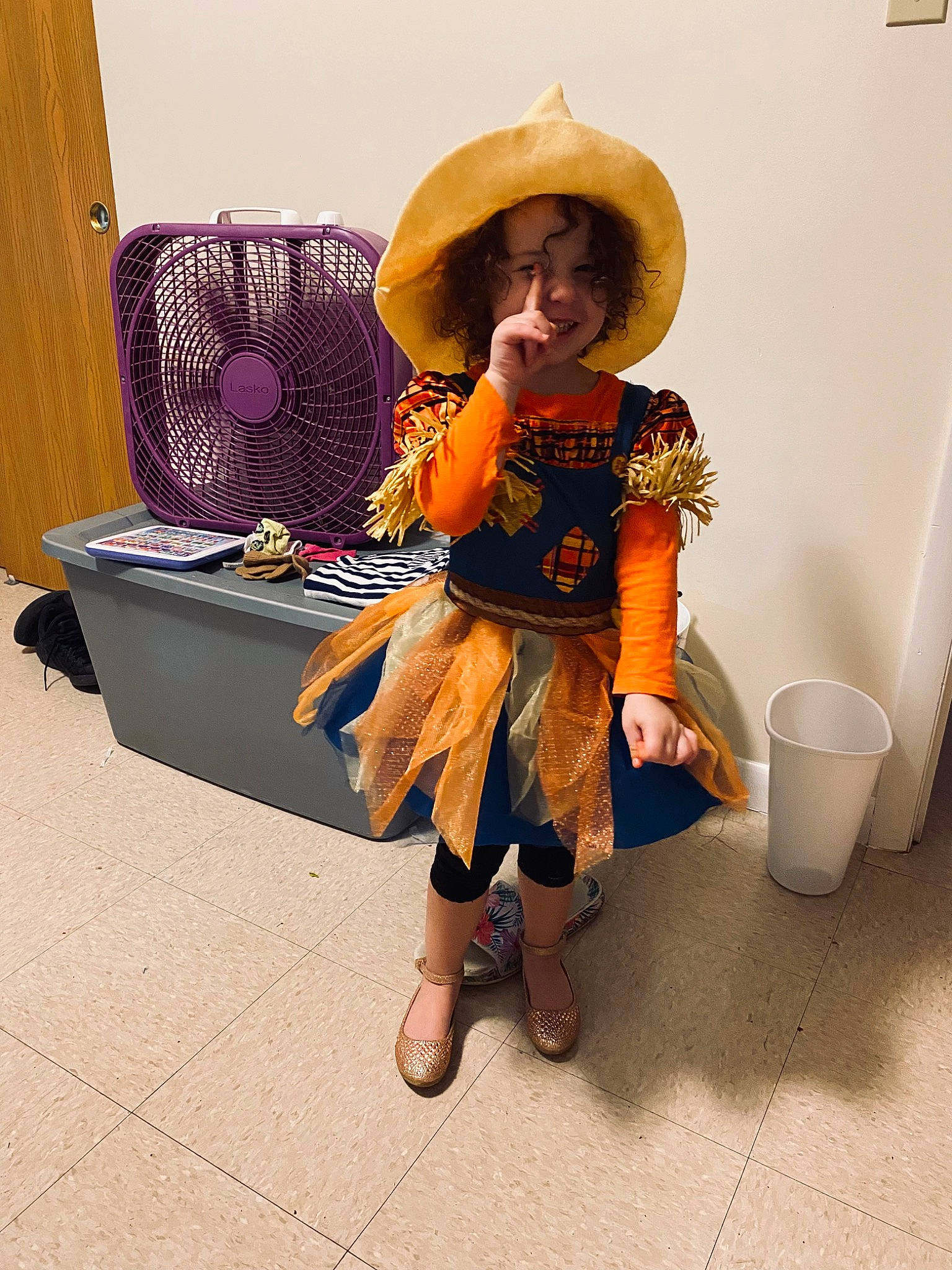 Andrea is registered to the contest to win money with this photo: eyewear, fashion_accessory, floor, flooring, foot, fun, happy, hat, human_leg, knee, leisure, person, sandal, shoe, sitting, sun_hat, thigh, tints_and_shades, toddler, waist