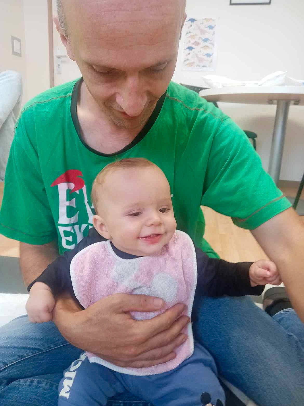 Nicolas participe au concours pour gagner de l'argent avec cette photo : arm, baby, cheek, child, comfort, event, eye, face, fun, hairstyle, happy, head, jeans, joy, lap, muscle, person, sitting, skin, smile