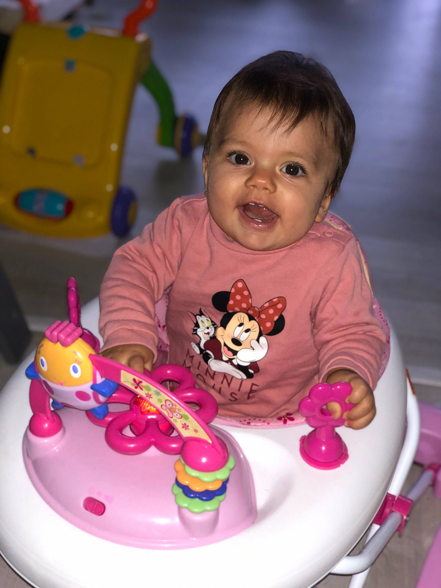 Siana a rejoint le concours — aidez-le/la à gagner de superbes lots ! baby, birthday, birthday_cake, cake, cake_decorating, cake_decorating_supply, child, dishware, drinkware, food, fun, person, pink, plate, serveware, sugar_cake, sweetness, table, tableware, toddler