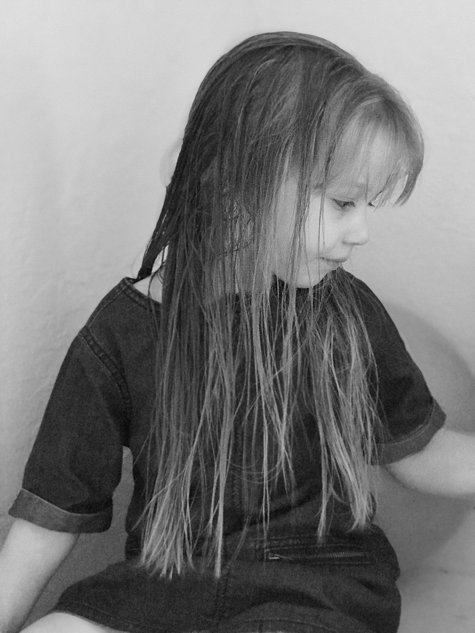 Nola is registered to the contest to win money with this photo: black, black_and_white, black_hair, blond, chin, hair, hairstyle, hand, layered_hair, lip, long_hair, monochrome, monochrome_photography, neck, person, photography, shoulder, sitting, smile, step_cutting