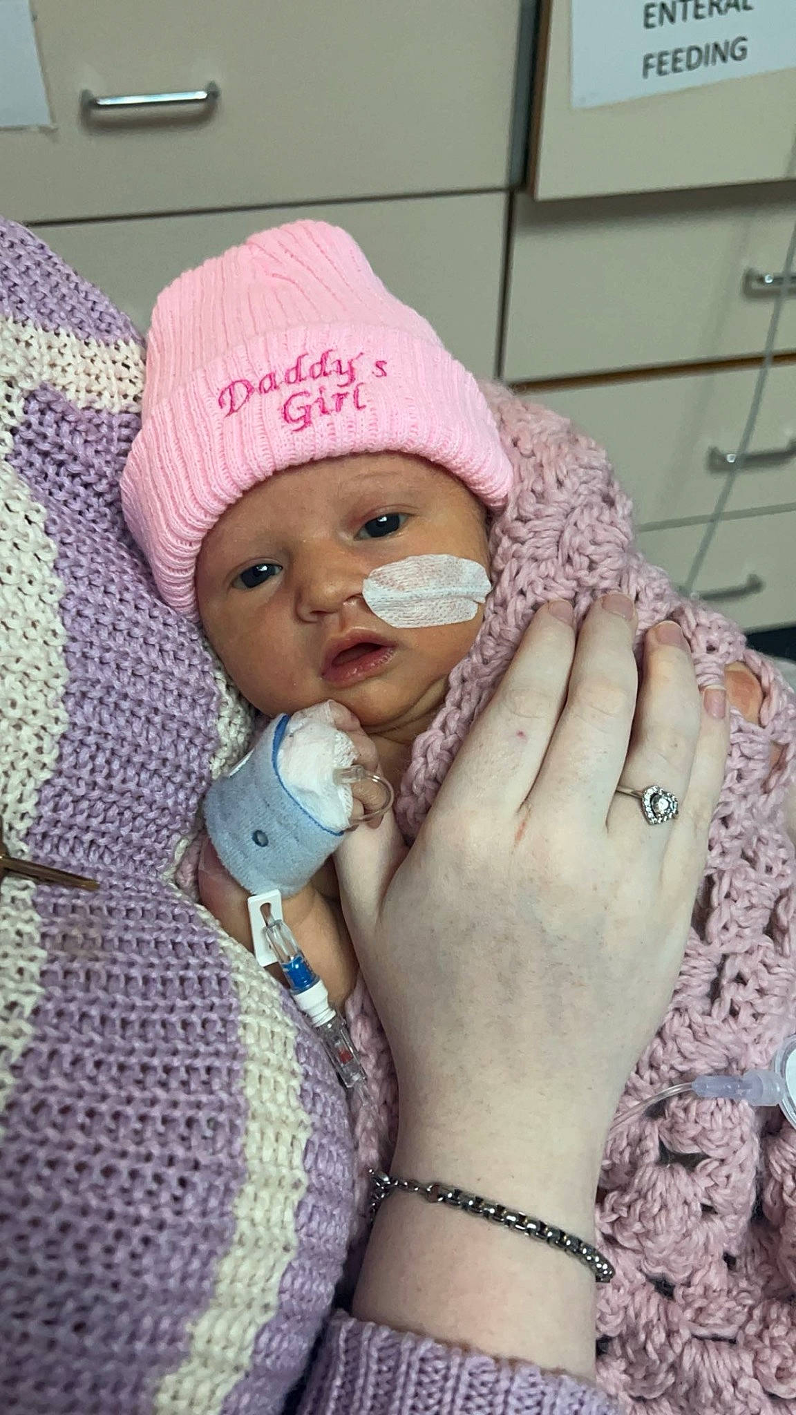 Harriet is registered to the contest to win money with this photo: beard, body_jewelry, cap, child, comfort, cool, eye, finger, gesture, hand, happy, headgear, headwear, knit_cap, lip, outerwear, person, pink, skin, thumb