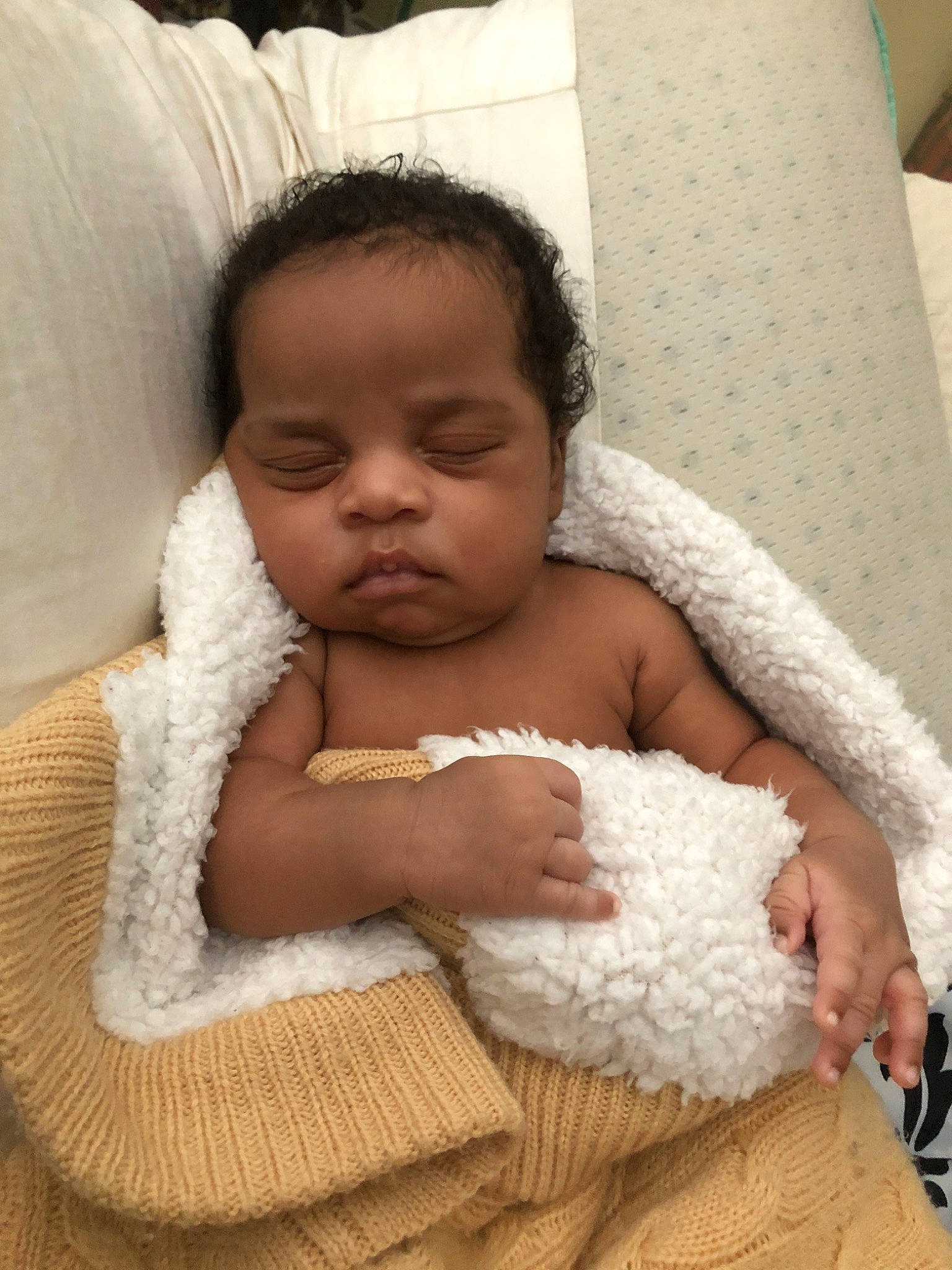 Honor is registered to the contest to win money with this photo: arm, baby, baby_products, baby_sleeping, bedtime, birth, cheek, child, comfort, eye, linens, nose, person, product, skin, sleep, textile, toddler, wool