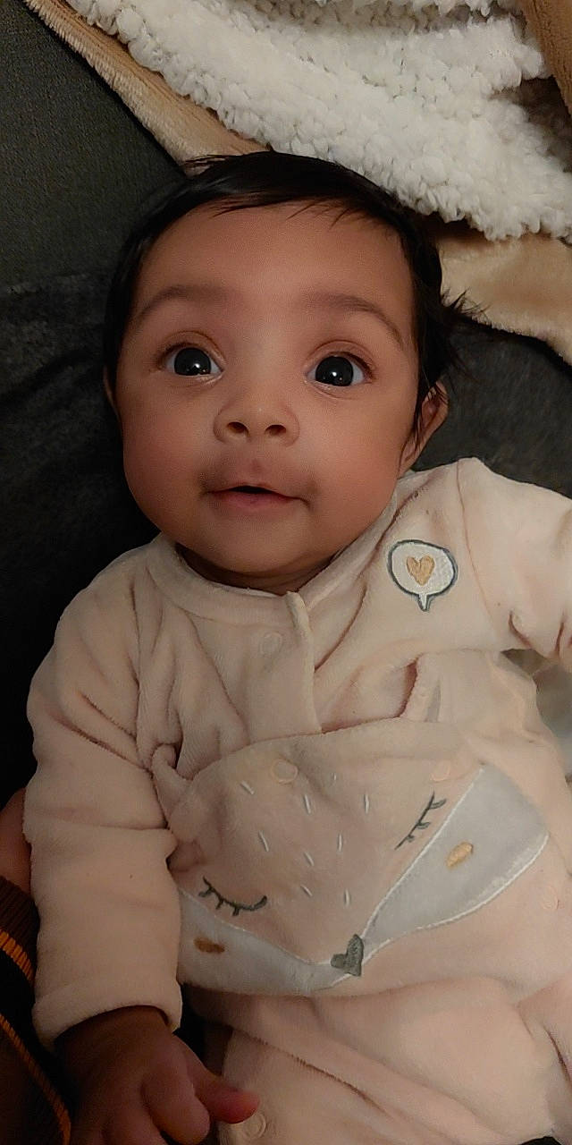 Aylie a rejoint le concours — aidez-le/la à gagner de superbes lots ! cheek, chin, eye, eyebrow, eyelash, forehead, gesture, hair, headgear, human_body, iris, jacket, lip, mouth, neck, nose, organ, person, skin, sleeve