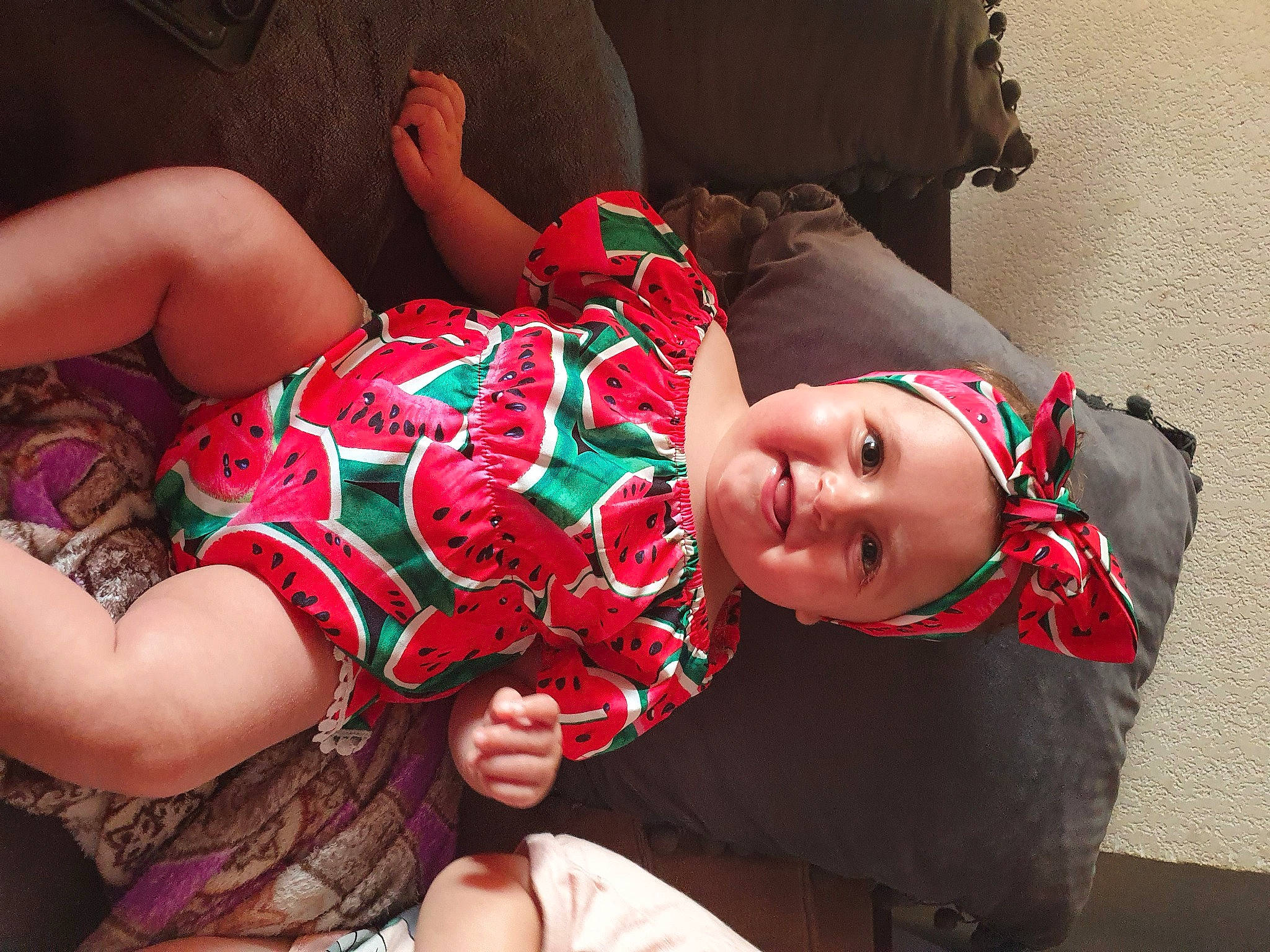 Dounia a rejoint le concours — aidez-le/la à gagner de superbes lots ! arm, baby_toddler_clothing, black_hair, child, comfort, cool, dress, elbow, hand, happy, headwear, human_body, joint, joy, knee, leg, mouth, person, pink, skin