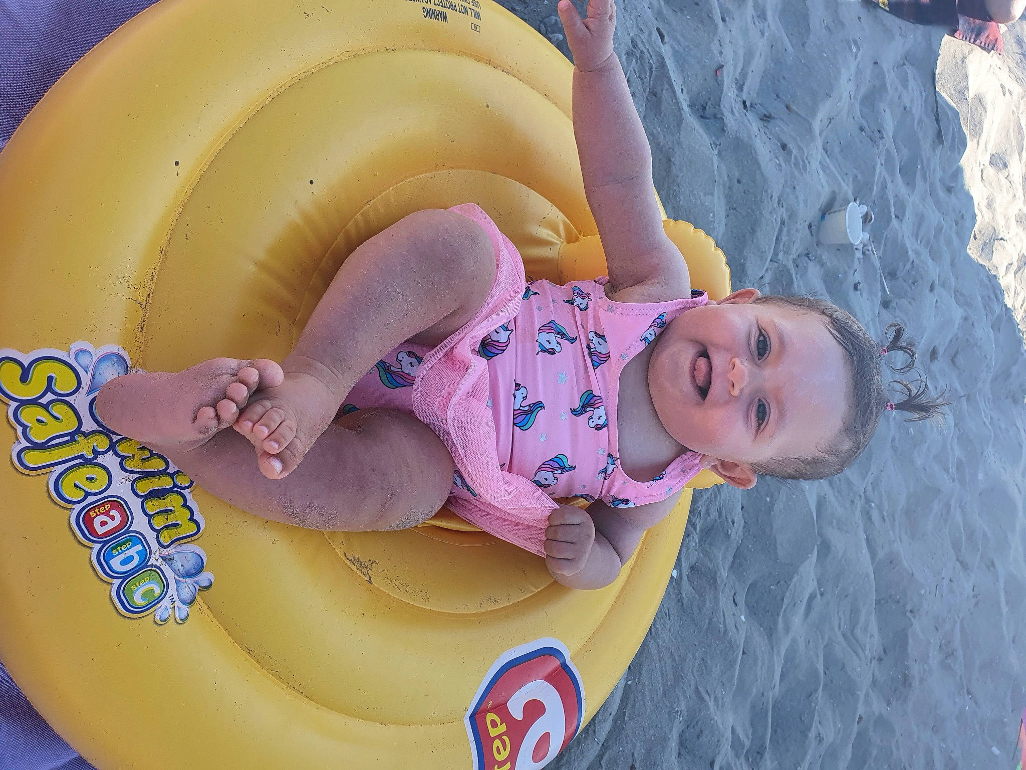 Dounia participe au concours pour gagner de l'argent avec cette photo : baby, baby_float, baby_products, baby_toddler_clothing, baby_toys, bathing, child, circle, comfort, fun, games, happy, inflatable, leisure, person, pink, play, recreation, toddler, toy