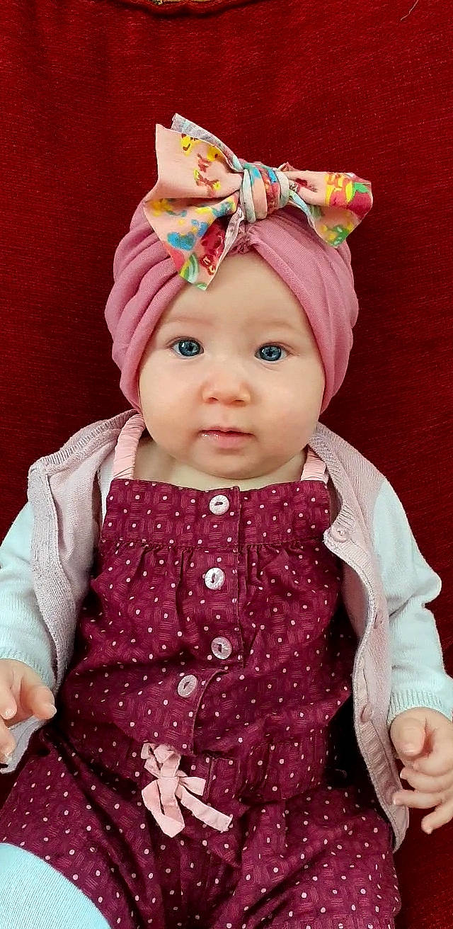 Kelia participe au concours pour gagner de l'argent avec cette photo : baby, baby_toddler_clothing, cap, child, costume_hat, dress, event, fashion_accessory, hair_accessory, happy, headgear, headwear, magenta, pattern, person, pink, purple, skin, sleeve, textile