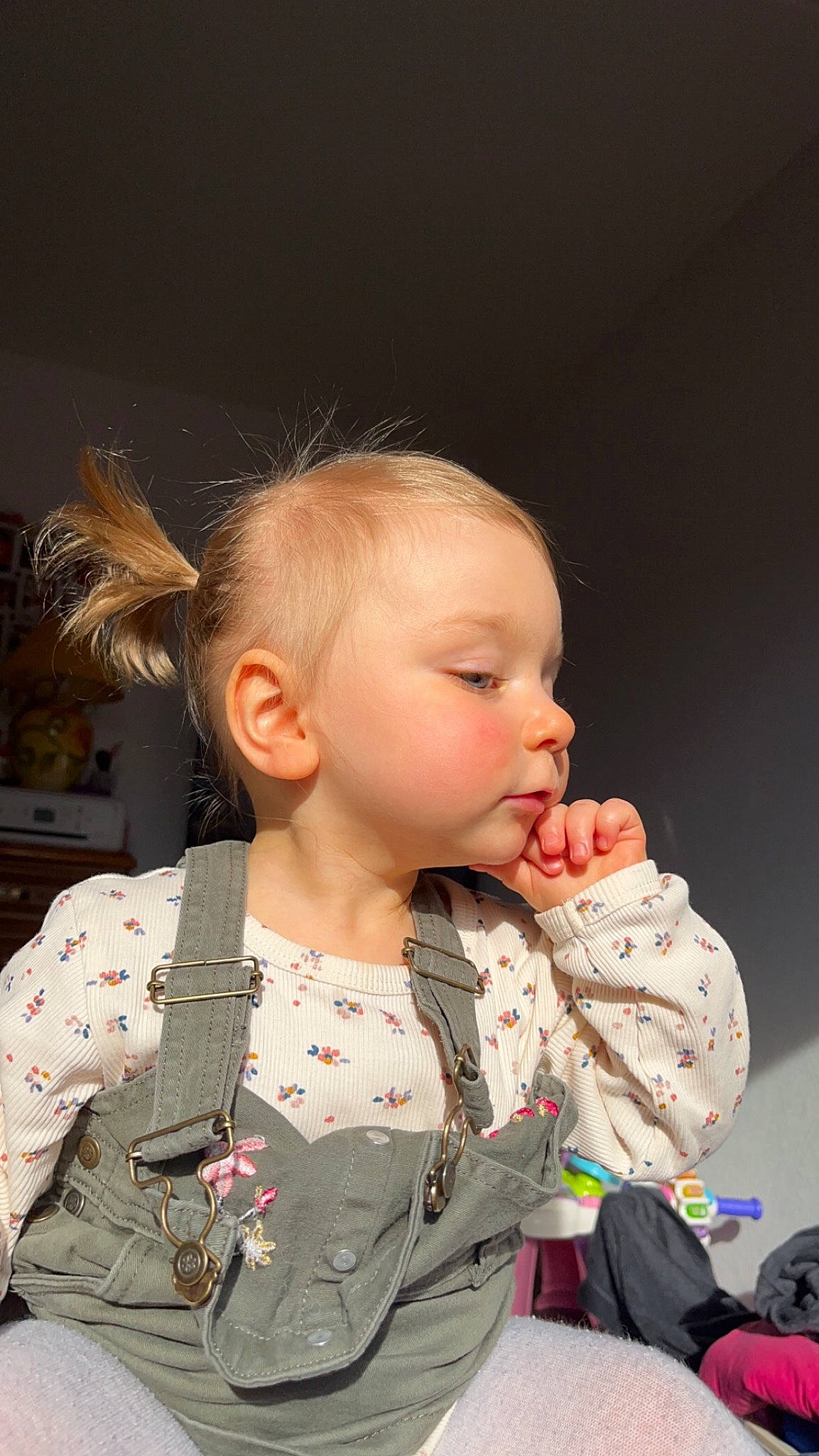 Maëllya a rejoint le concours — aidez-le/la à gagner de superbes lots ! baby, baby_products, baby_toddler_clothing, cheek, child, chin, ear, eyelash, fun, iris, lip, military_camouflage, neck, nose, pattern, person, sitting, skin, sleeve, toddler