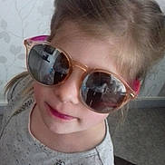 Eline a rejoint le concours — aidez-le/la à gagner de superbes lots ! child, cool, ear, eye_glass_accessory, eyewear, glasses, goggles, hair, hair_coloring, hairstyle, personal_protective_equipment, photography, selfie, sunglasses, vision_care