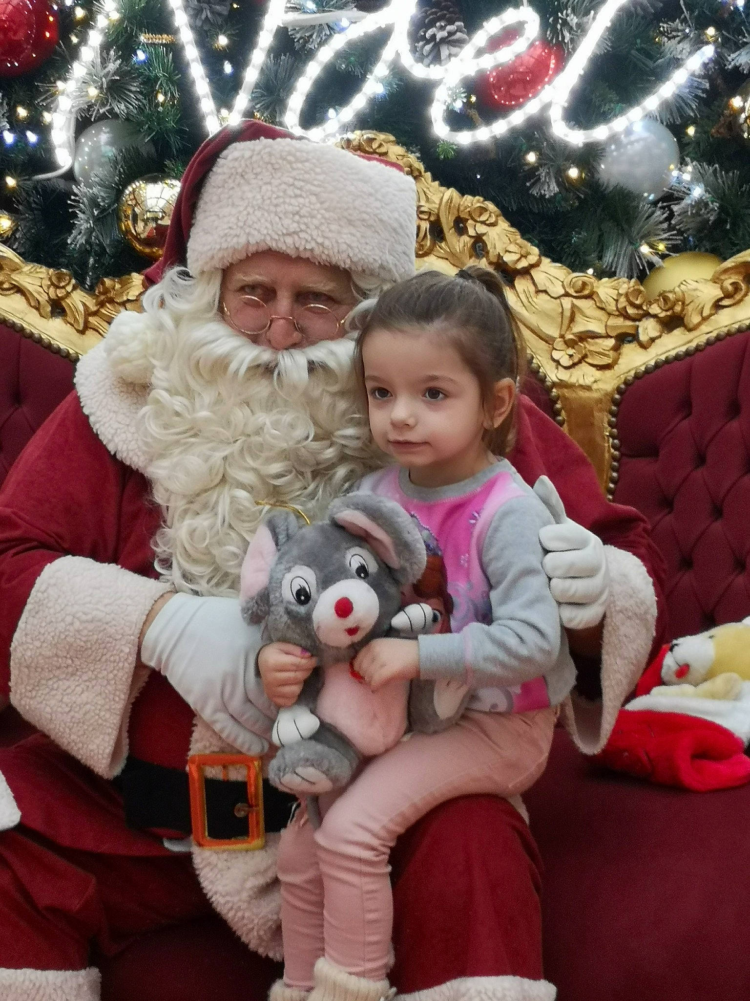 Ilina participe au concours pour gagner de l'argent avec cette photo : child, christmas, christmas_eve, christmas_ornament, event, fictional_character, happy, holiday, human_body, lap, person, santa_claus, toddler