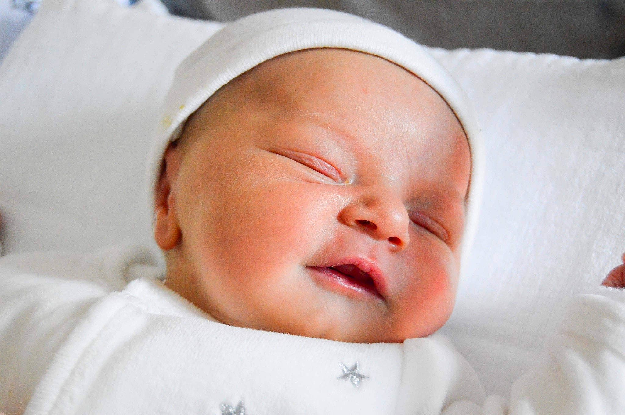 Kaïlye Rose participe au concours pour gagner de l'argent avec cette photo : baby, baby_sleeping, bedtime, birth, cheek, child, childbirth, close_up, face, facial_expression, head, lip, mouth, nap, nose, person, skin, sleep, toddler