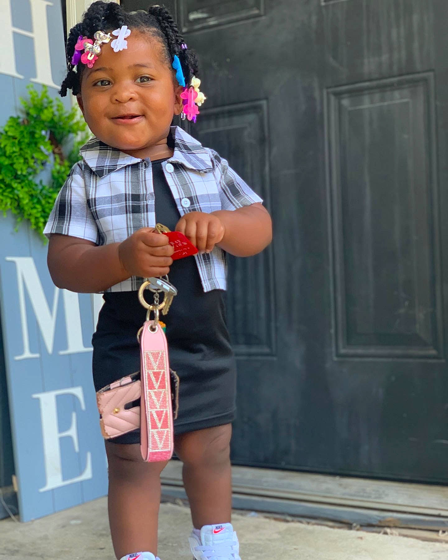 Derrelisa joined the competition — help win amazing prizes! baby_toddler_clothing, black, child, costume, door, electric_blue, face, fashion_accessory, happy, hat, human_leg, jewellery, necklace, person, pink, sleeve, smile, standing, t_shirt, toddler
