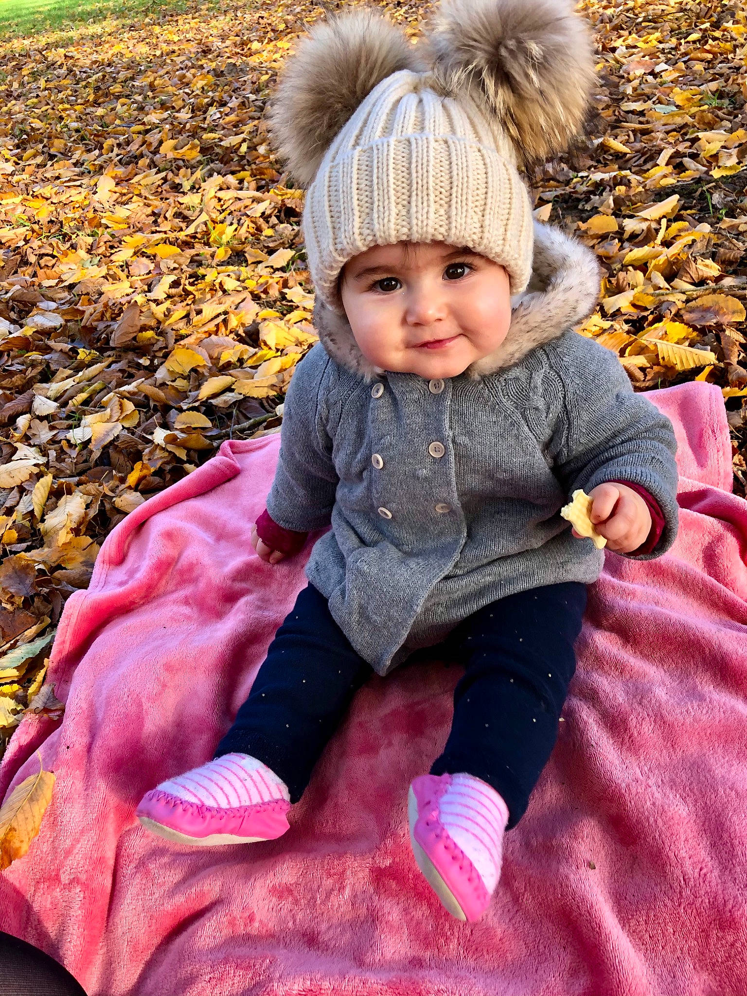Amina participe au concours pour gagner de l'argent avec cette photo : autumn, baby, baby_toddler_clothing, beanie, bonnet, cheek, child, child_model, costume_accessory, headwear, jacket, knit_cap, knitting, people_in_nature, person, pink, portrait_photography, textile, toddler, winter