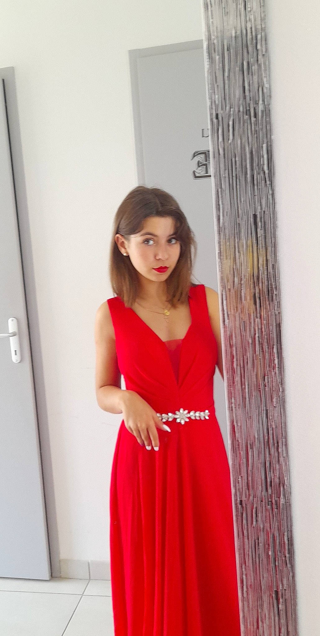 Louise participe au concours pour gagner de l'argent avec cette photo : abdomen, beauty, belt, brown_hair, cocktail_dress, day_dress, dress, electric_blue, event, fashion, fashion_design, fashion_model, formal_wear, human_leg, magenta, one_piece_garment, person, sleeve, thigh, trunk