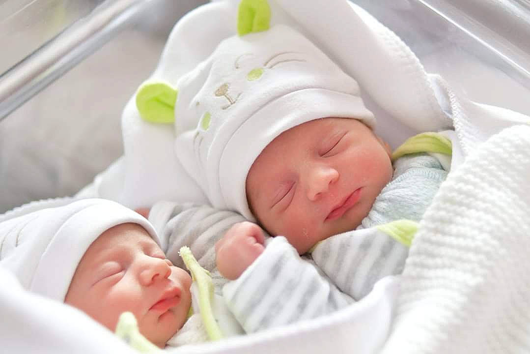 Timothé a rejoint le concours — aidez-le/la à gagner de superbes lots ! baby, baby_products, baby_safety, baby_sleeping, bedtime, birth, child, childbirth, headwear, infant_bed, nap, person, product, skin, sleep, toddler