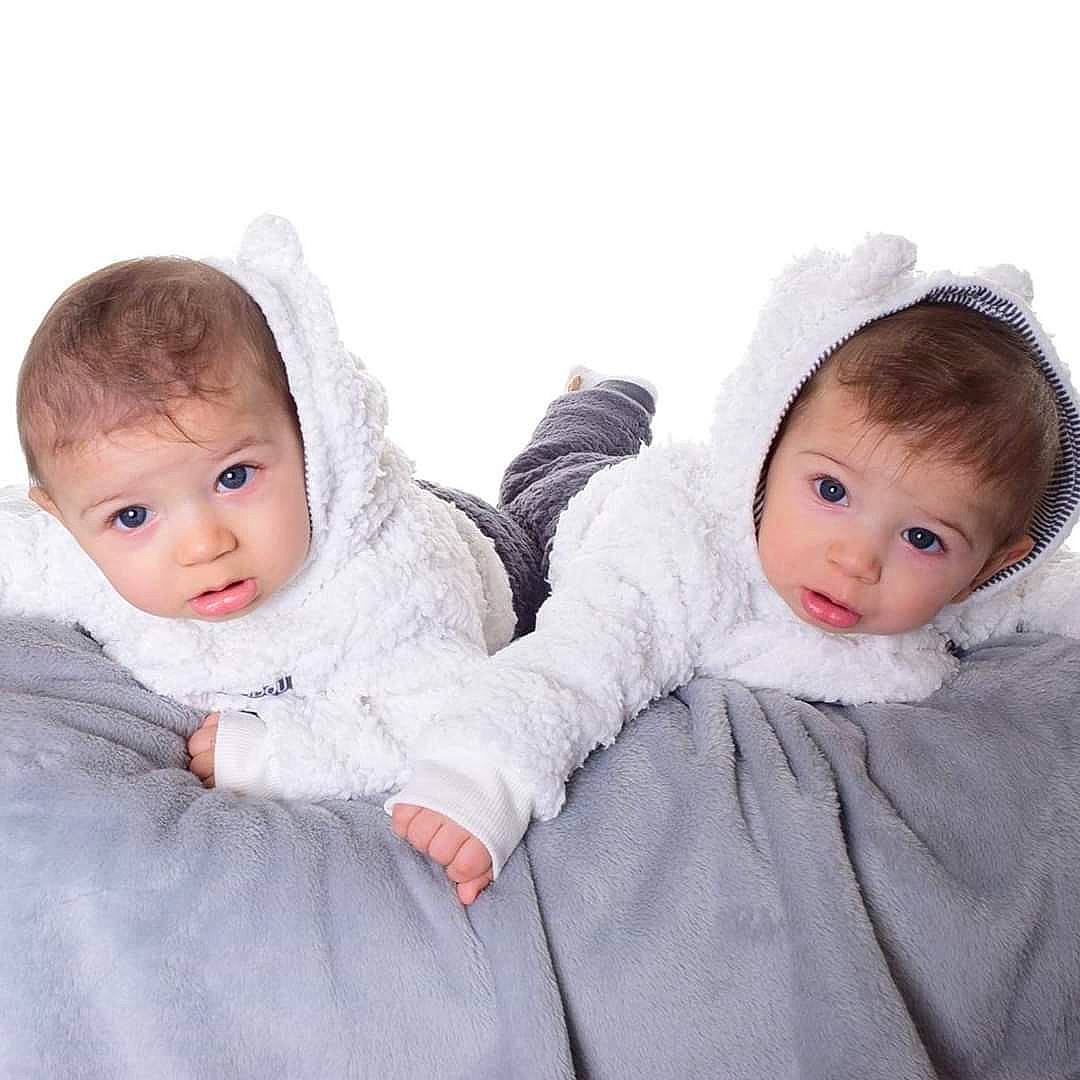 Timothé participe au concours pour gagner de l'argent avec cette photo : baby, baby_products, baby_sleeping, cheek, child, ear, eye, face, fur, head, organ, outerwear, people, person, photograph, photography, product, sibling, skin, toddler