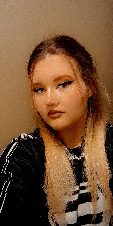 Lilou a rejoint le concours — aidez-le/la à gagner de superbes lots ! black_hair, brown_hair, cheek, eyebrow, eyelash, fashion_design, flash_photography, forehead, hair_coloring, iris, jacket, jaw, layered_hair, lip, lipstick, long_hair, makeover, nose, person, sleeve