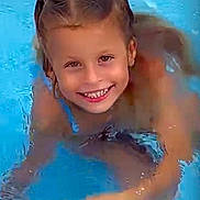 Giulia participe au concours pour gagner de l'argent avec cette photo : blue_water, child, child_swimming, face, fun, happy, joyful, kid, outdoor, person, pigtails, playful, portrait, recreation, smiling, splash, summer, swimming_pool, water, young_child