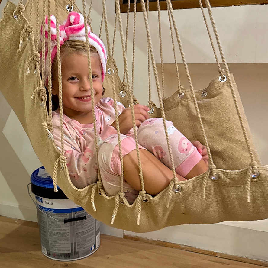 Giulia participe au concours pour gagner de l'argent avec cette photo : baby, bed, bonnet, cap, child, clothing, crib, face, female, furniture, girl, hardwood, hat, head, newborn, person, playarea, swing, toy, wood