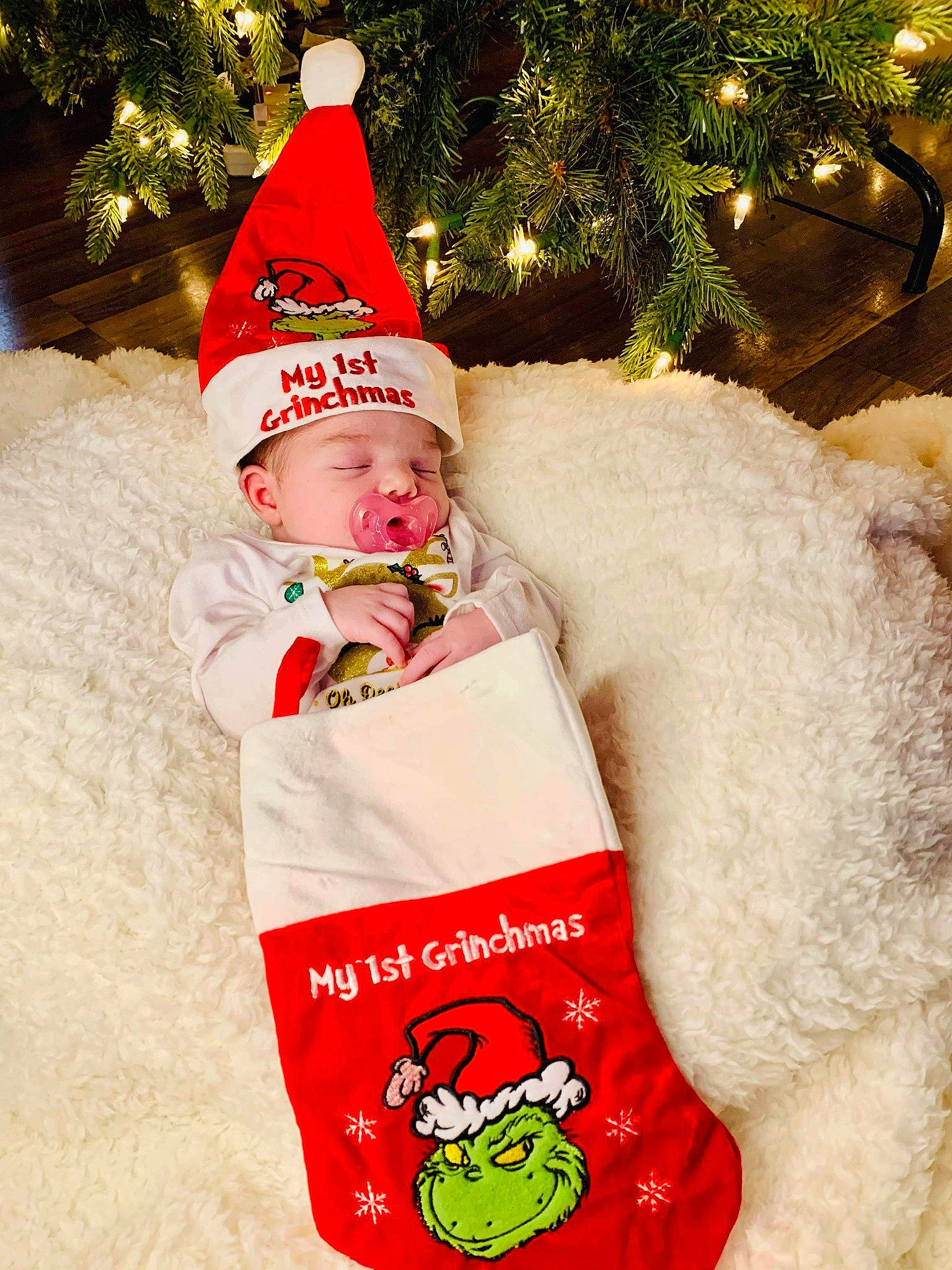 Lilanne is registered to the contest to win money with this photo: baby, baby_toddler_clothing, carmine, christmas, christmas_decoration, christmas_eve, christmas_lights, christmas_ornament, conifer, coquelicot, costume_accessory, costume_hat, fictional_character, fir, fur, headwear, holiday, holiday_ornament, ornament, person