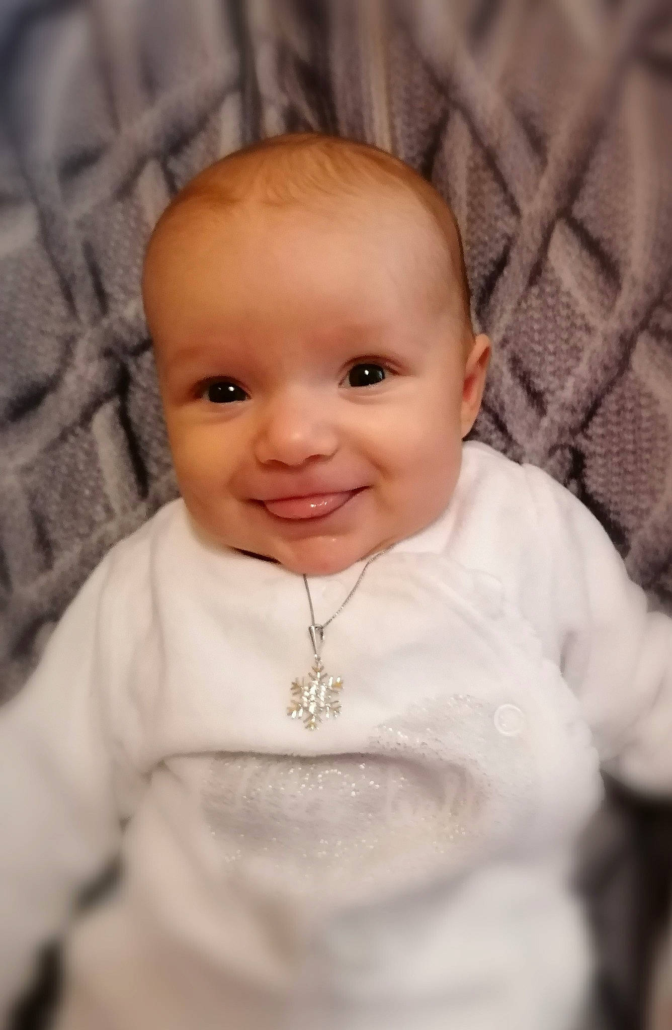 Milana participe au concours pour gagner de l'argent avec cette photo : baby, cheek, child, chin, eye, face, facial_expression, forehead, head, joy, lip, person, skin, smile, toddler