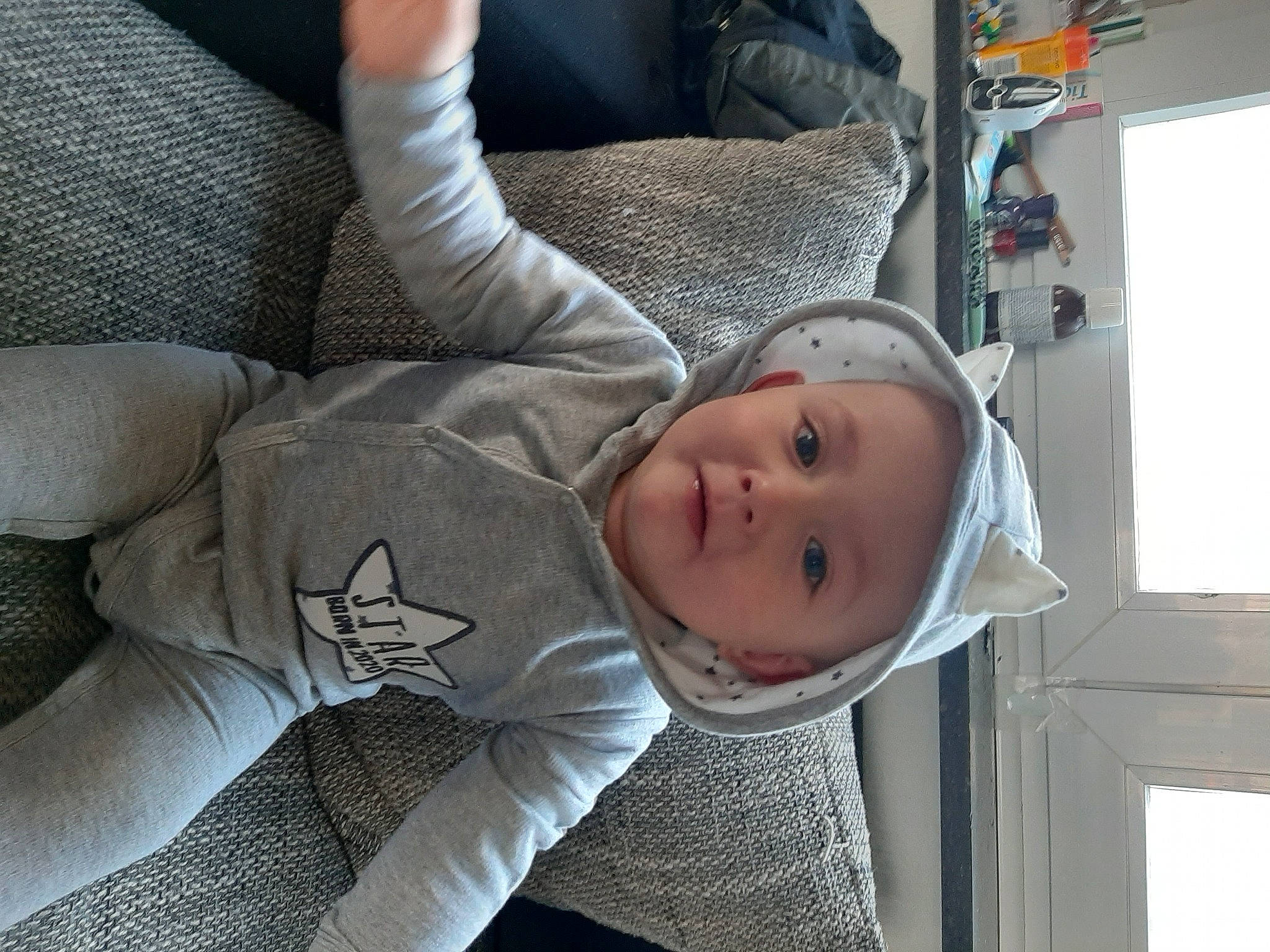 Kylian participe au concours pour gagner de l'argent avec cette photo : baby, child, headwear, person, toddler
