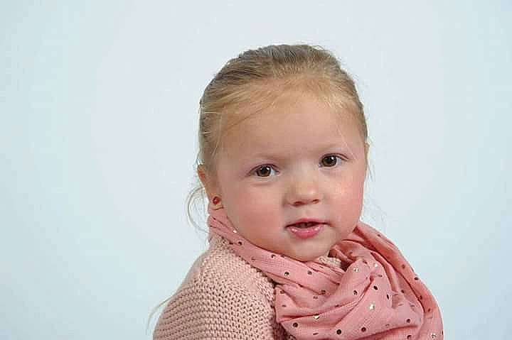 Alysone participe au concours pour gagner de l'argent avec cette photo : cheek, child, child_model, face, girl, infant, neck, person, toddler