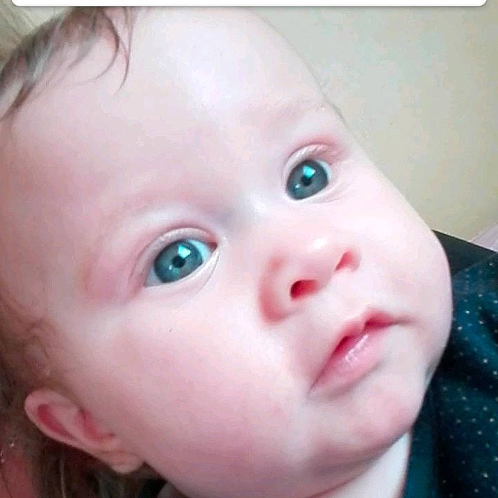 Phoebe participe au concours pour gagner de l'argent avec cette photo : baby, baby_making_funny_faces, beauty, cheek, child, chin, close_up, ear, eye, eyebrow, face, forehead, head, iris, lip, mouth, nose, organ, person, skin