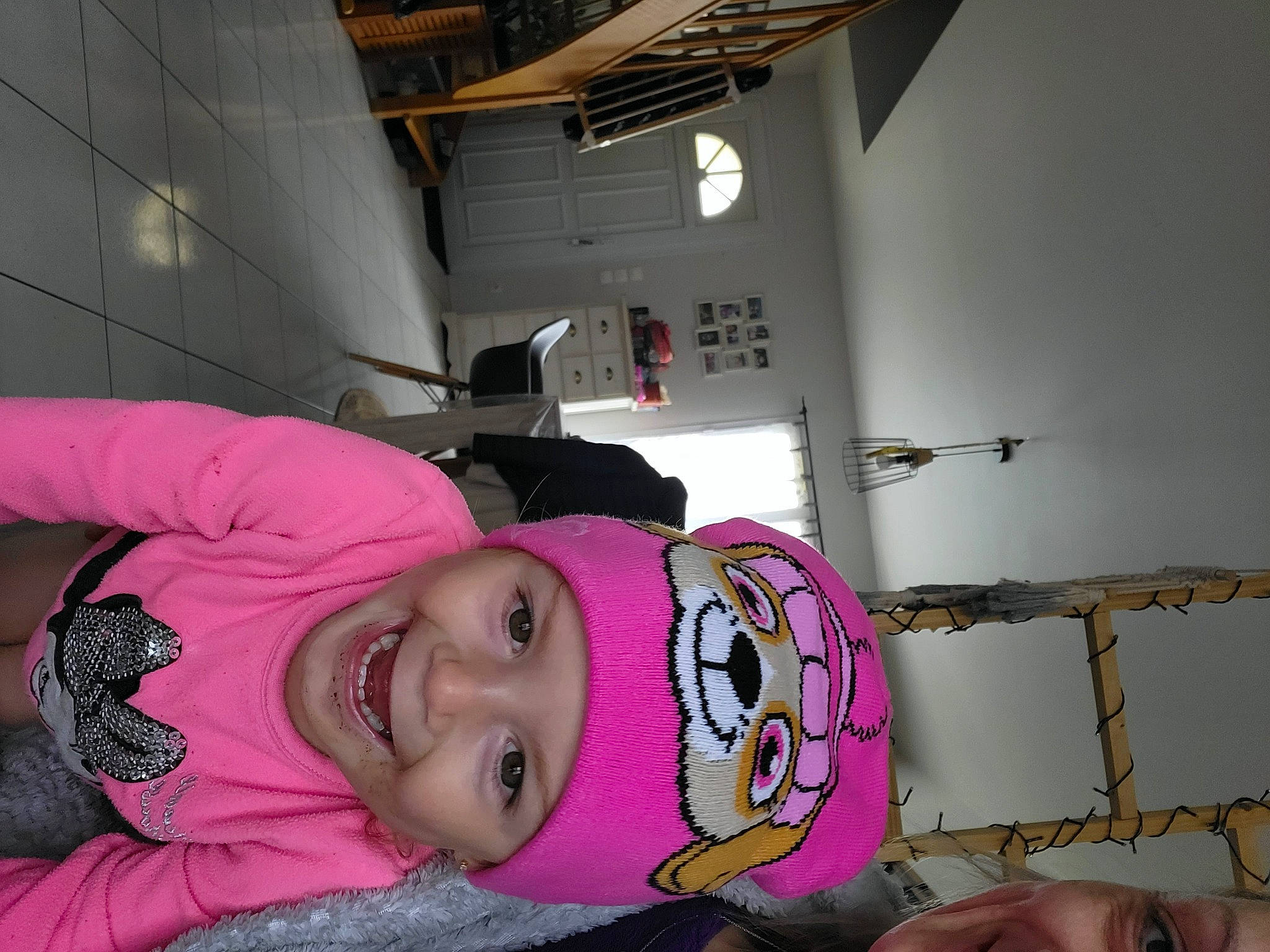 Zaïna a rejoint le concours — aidez-le/la à gagner de superbes lots ! baby_toddler_clothing, ceiling, cheek, child, eyelash, fun, happy, headwear, joy, magenta, mouth, person, pink, room, skin, smile, toddler, wrist