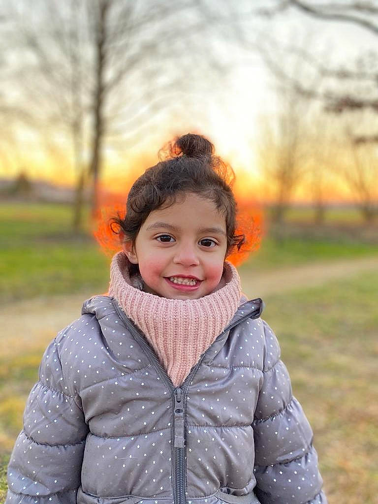 Elya participe au concours pour gagner de l'argent avec cette photo : clothing, cool, eye, flash_photography, grass, happy, jacket, joy, leisure, morning, outerwear, people_in_nature, person, plant, shoulder, skin, sky, sleeve, smile, street_fashion