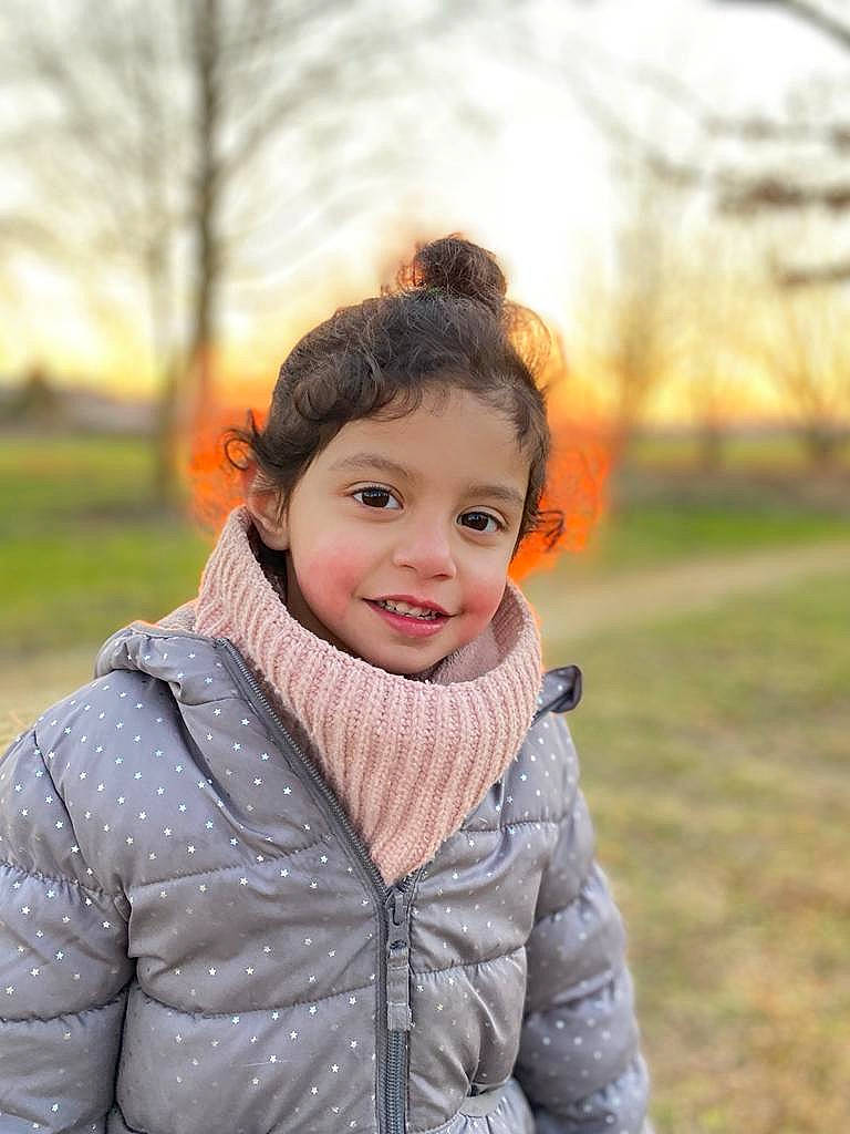 Elya participe au concours pour gagner de l'argent avec cette photo : blond, brown_hair, flash_photography, fur, grass, happy, jacket, joy, leisure, lip, people_in_nature, person, plant, recreation, sitting, skin, sky, sleeve, smile, toddler