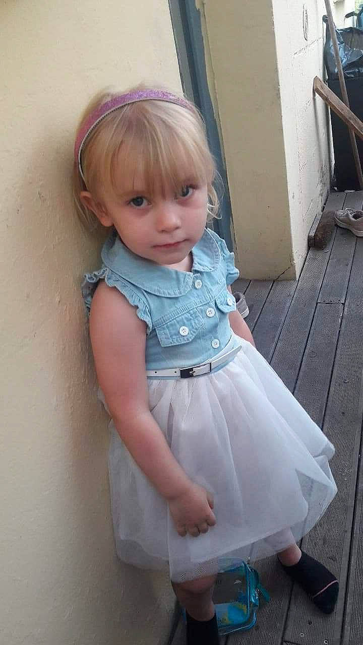 Elyana a rejoint le concours — aidez-le/la à gagner de superbes lots ! baby, baby_toddler_clothing, blond, child, clothing, dress, eye, iris, person, product, toddler