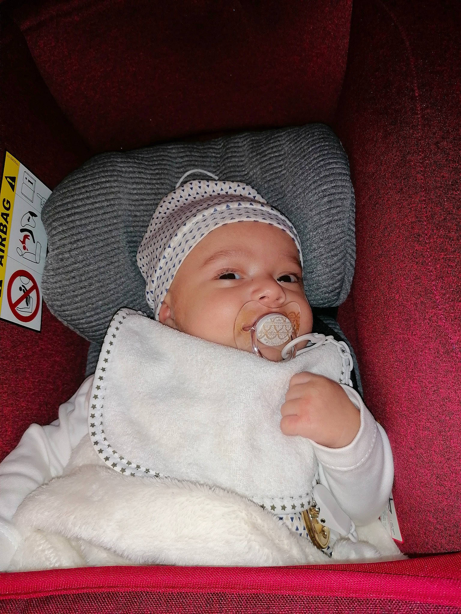 Noham participe au concours pour gagner de l'argent avec cette photo : baby, baby_products, baby_sleeping, bonnet, cheek, child, headgear, headwear, person, product, skin, toddler